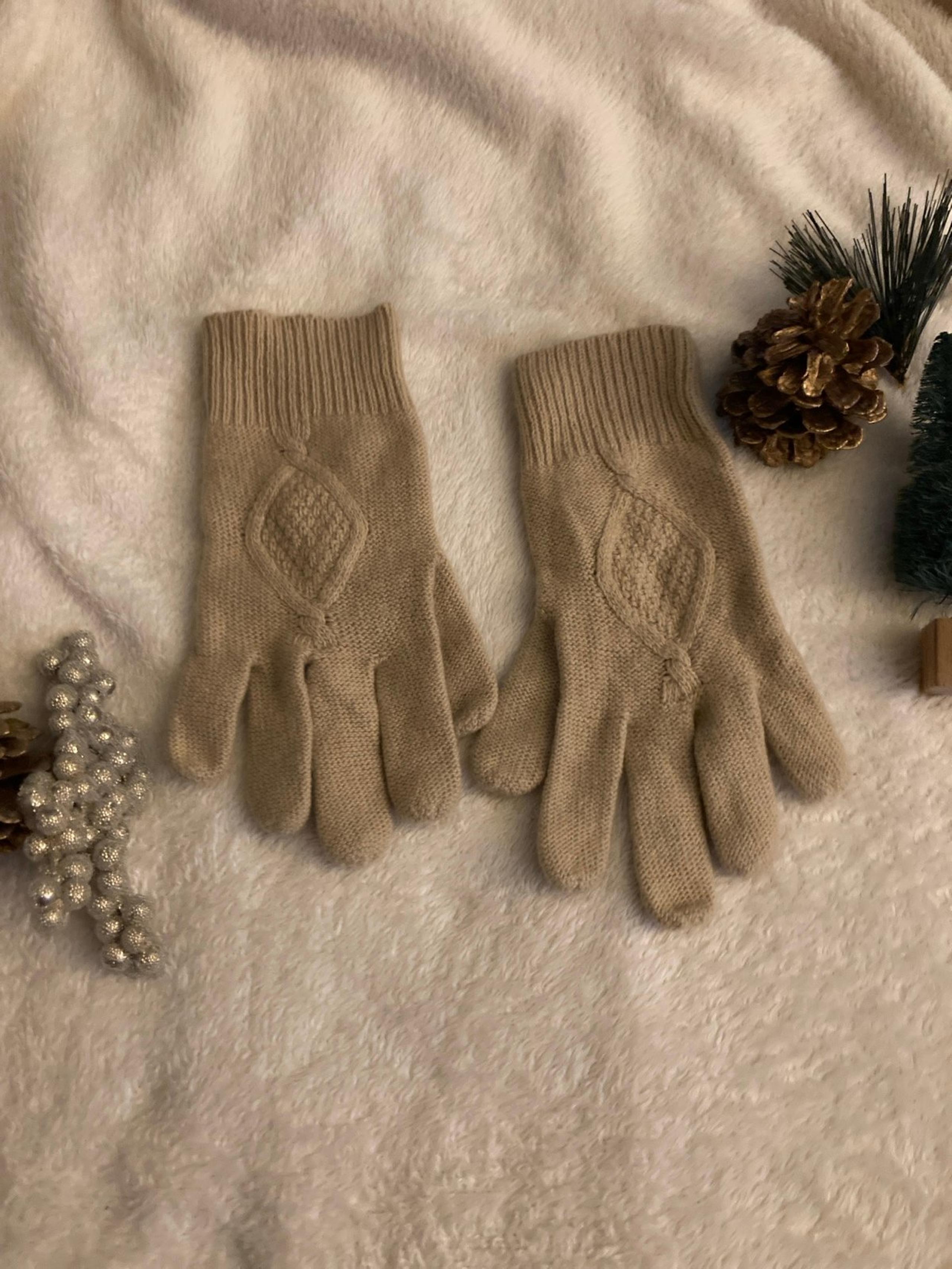 Banana Republic Vintage Tan Knit Women’s Gloves