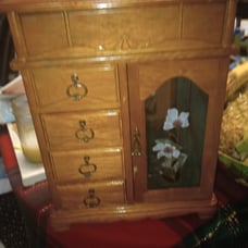 Jewelry box