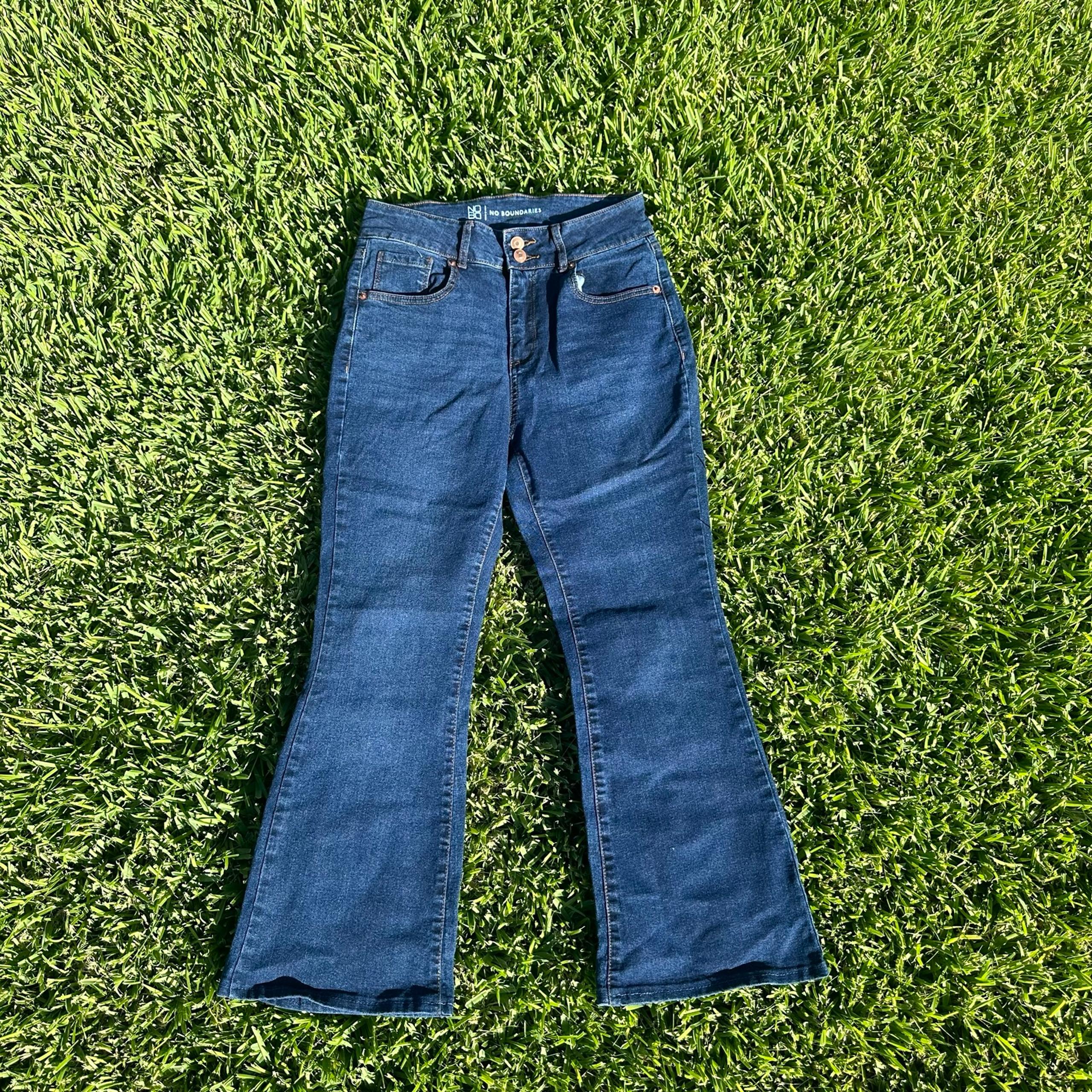 No Boundaries Junior’s Size 11 Boot Cut Dark Wash Jeans
