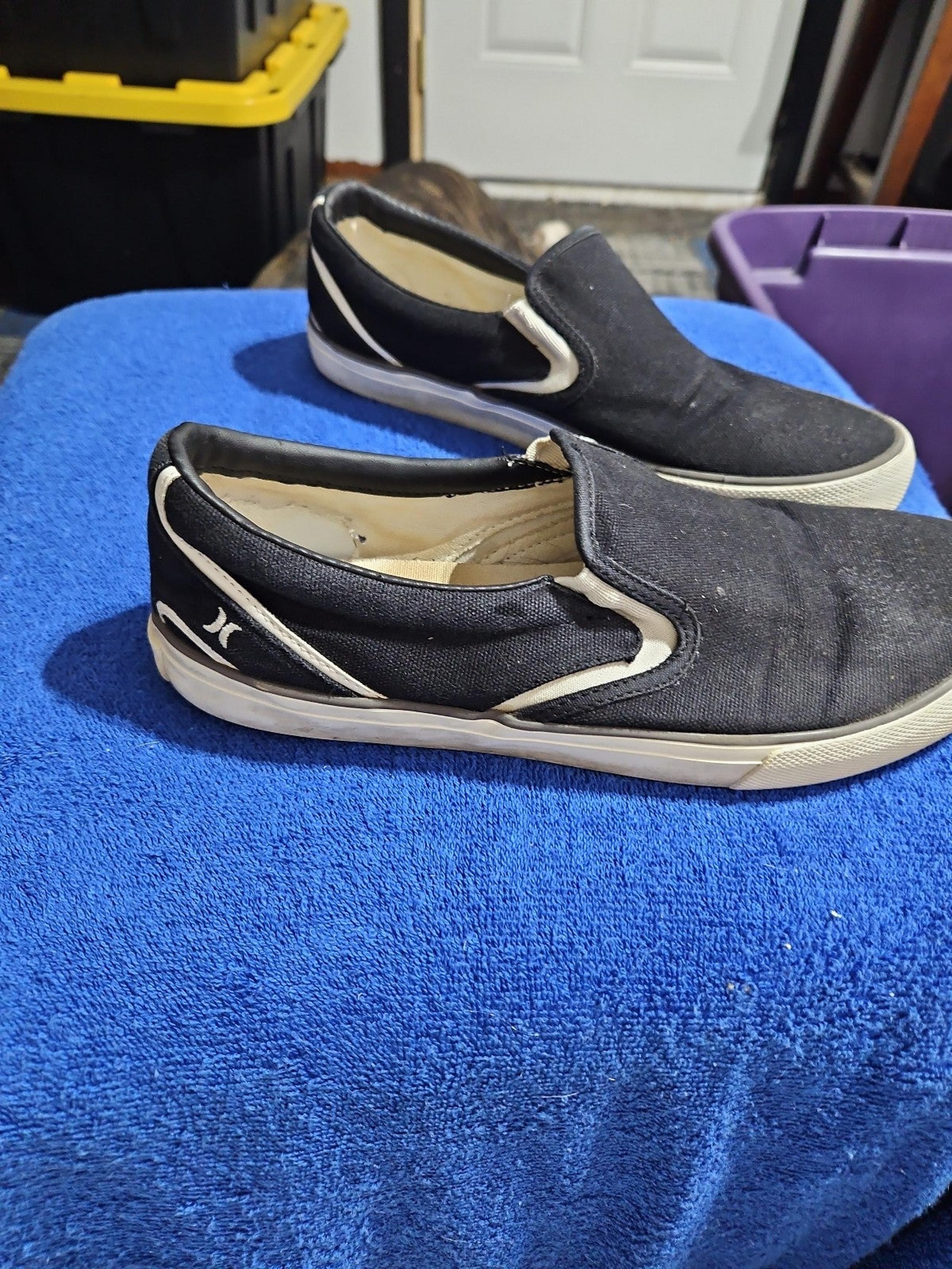 Hurley mens slip on size 9W