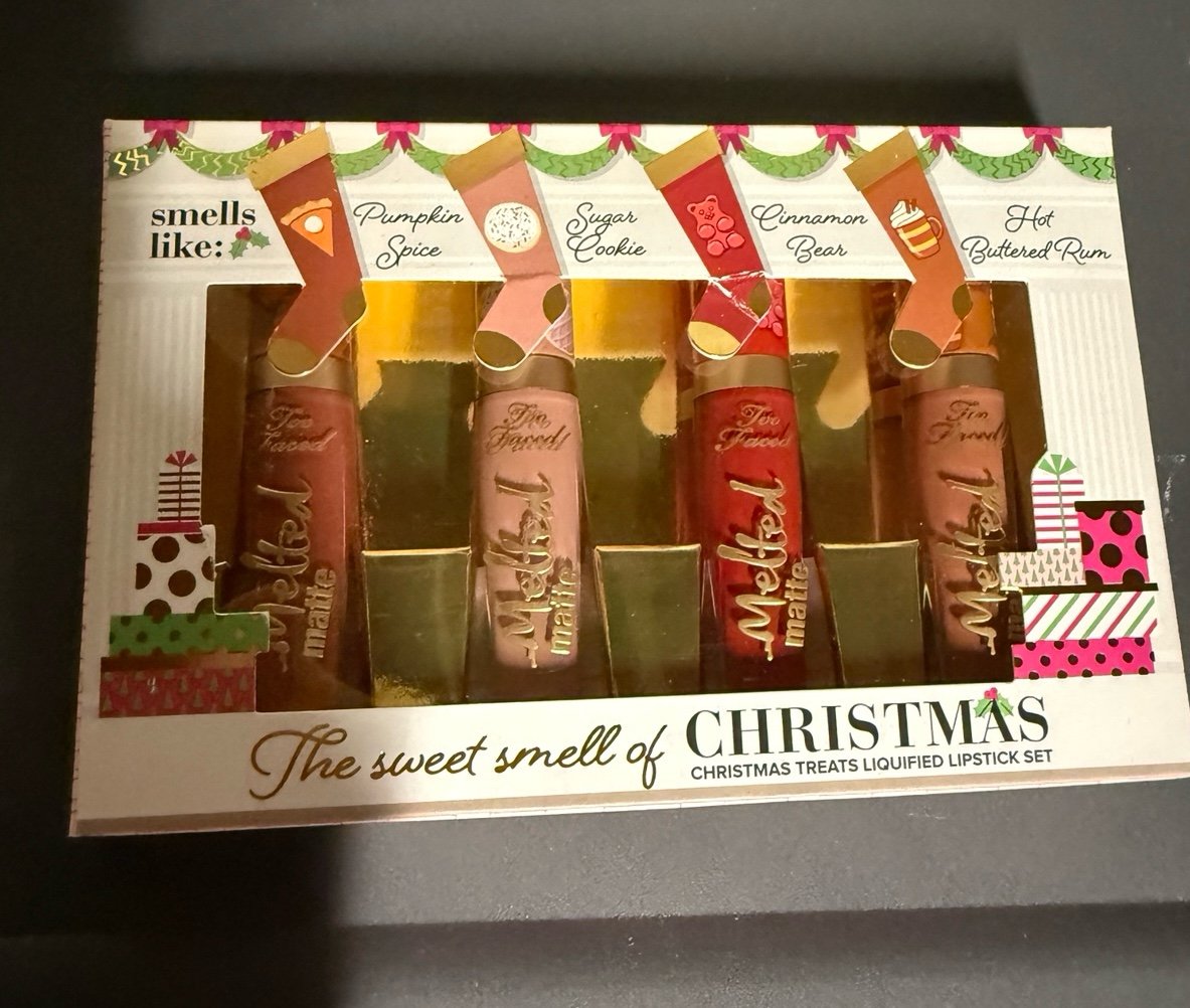 Too faced the sweet smell of Christmas