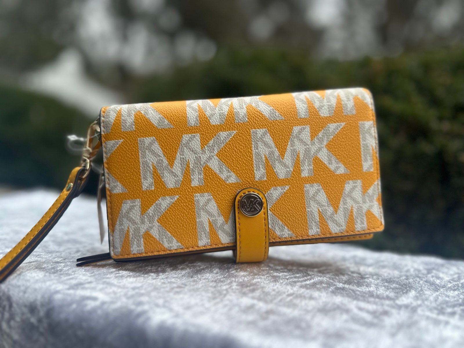 New Michael Kors Jet Set Small Phone Wristlet Wallet Yellow