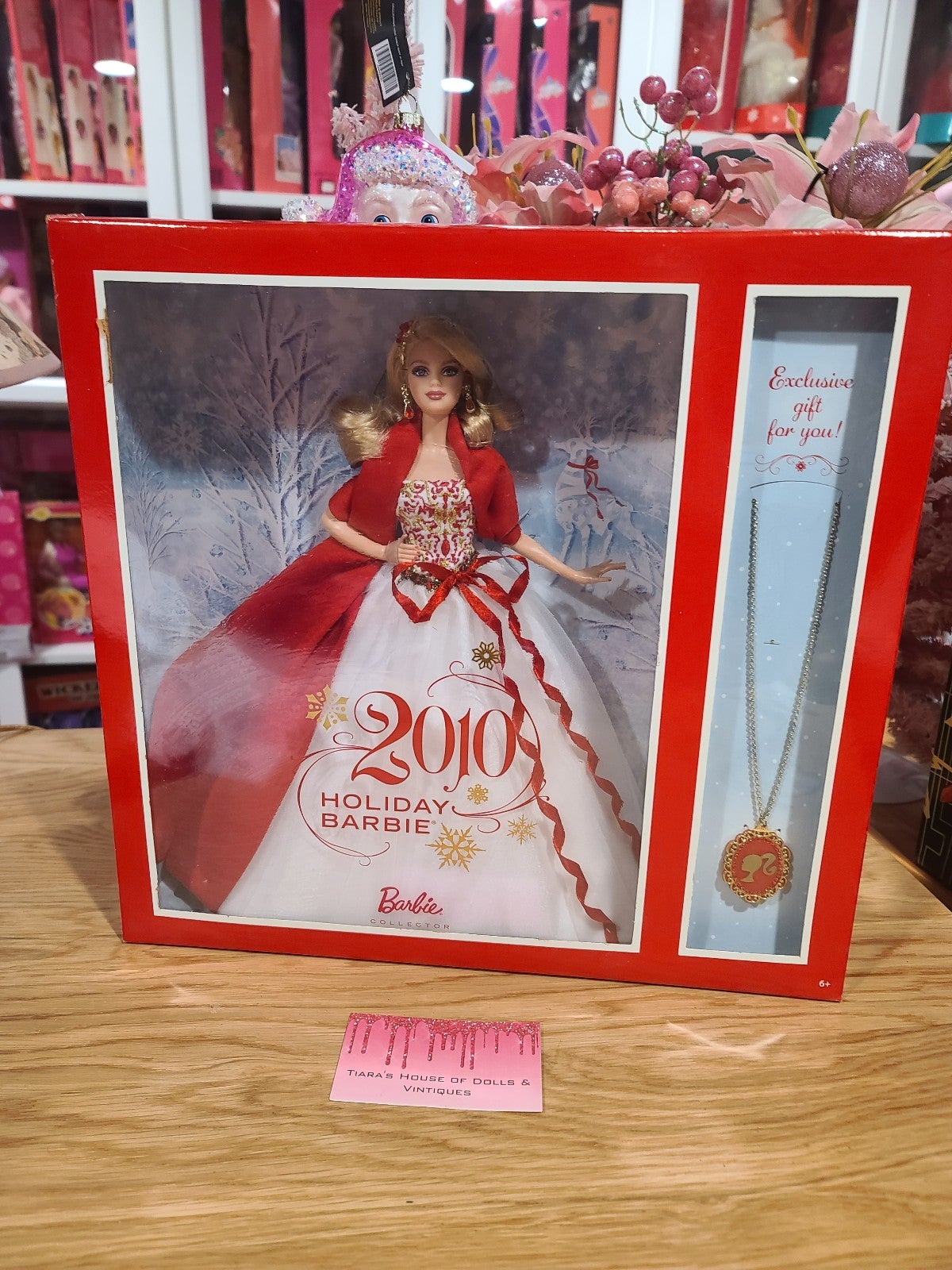 RARE! NEW 2010 HOLIDAY BARBIE GIFT SET w/NECKLACE!