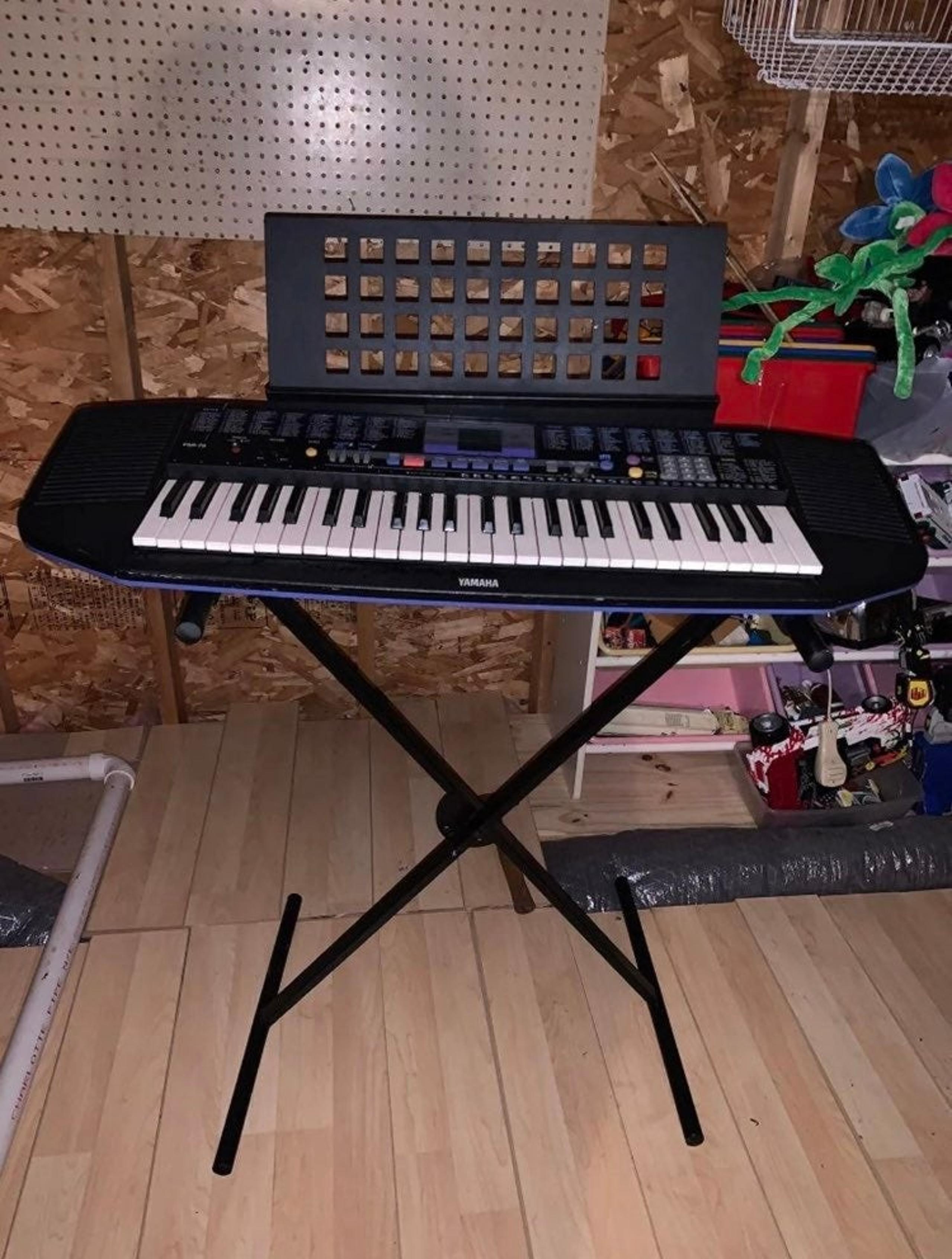 Yamaha Electric Keyboard