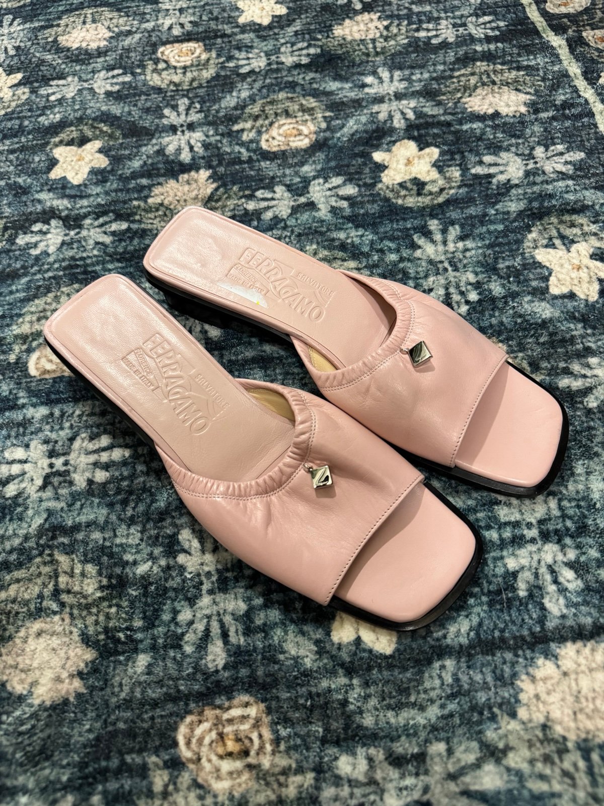 サンダル・ミュール Salvatore Ferragamo Pink Leather Leliu 95 Thong Sandals Salvatore Ferragamo Pandy sandal size 6 | eBay