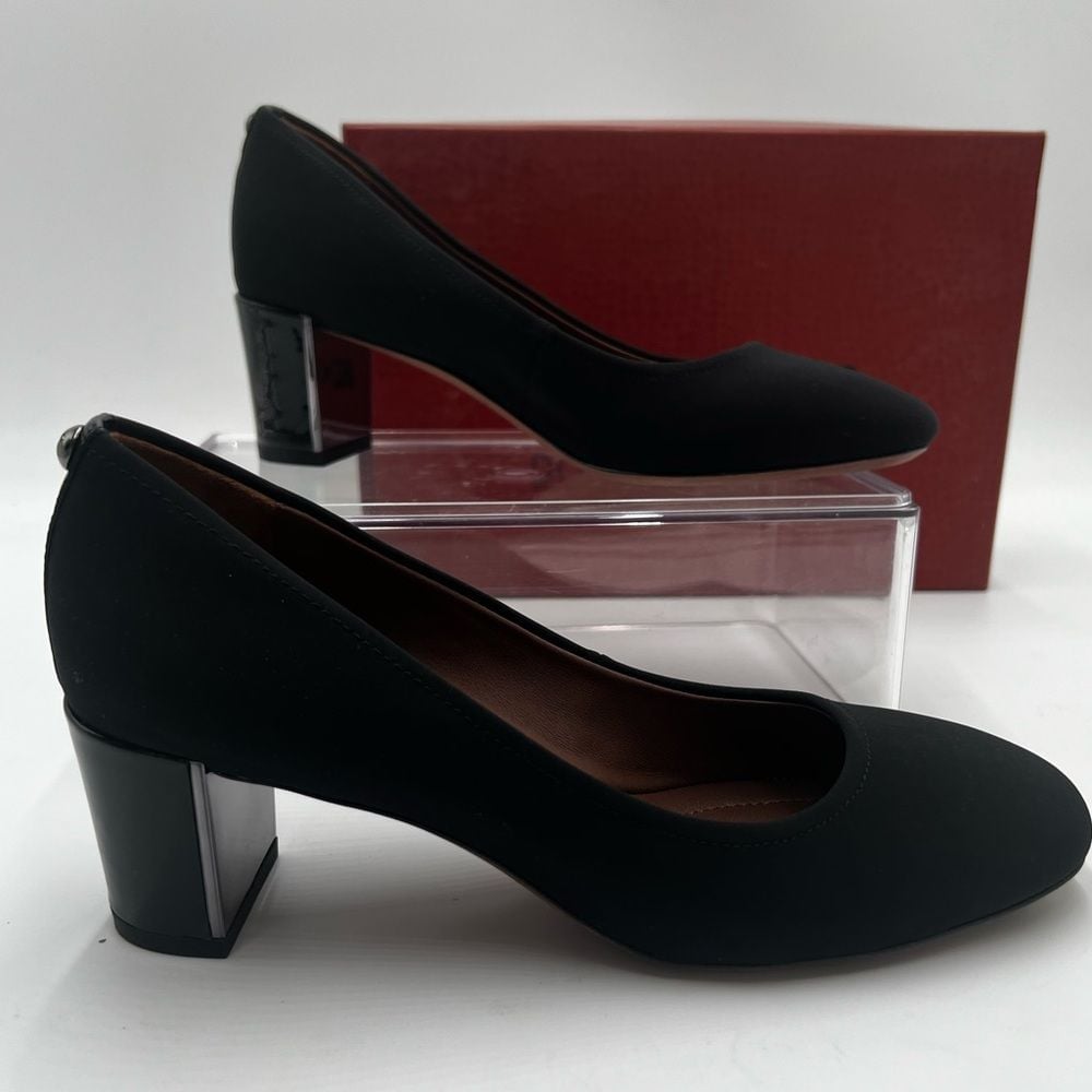 New Donald J Pliner Corin Block Heel Pump 2.1/4 heel size 6.5 color Black.