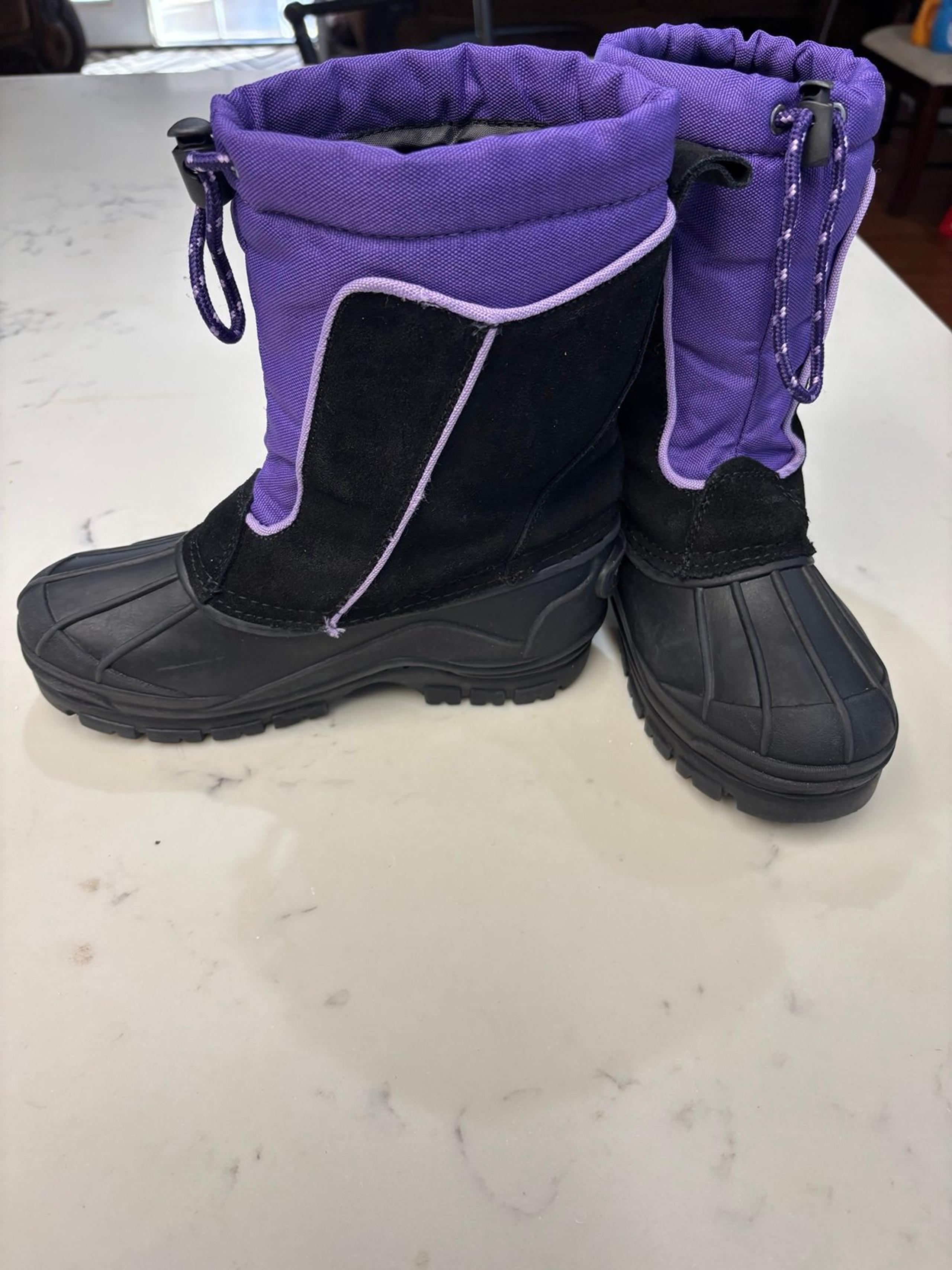 SNOW BOOTS