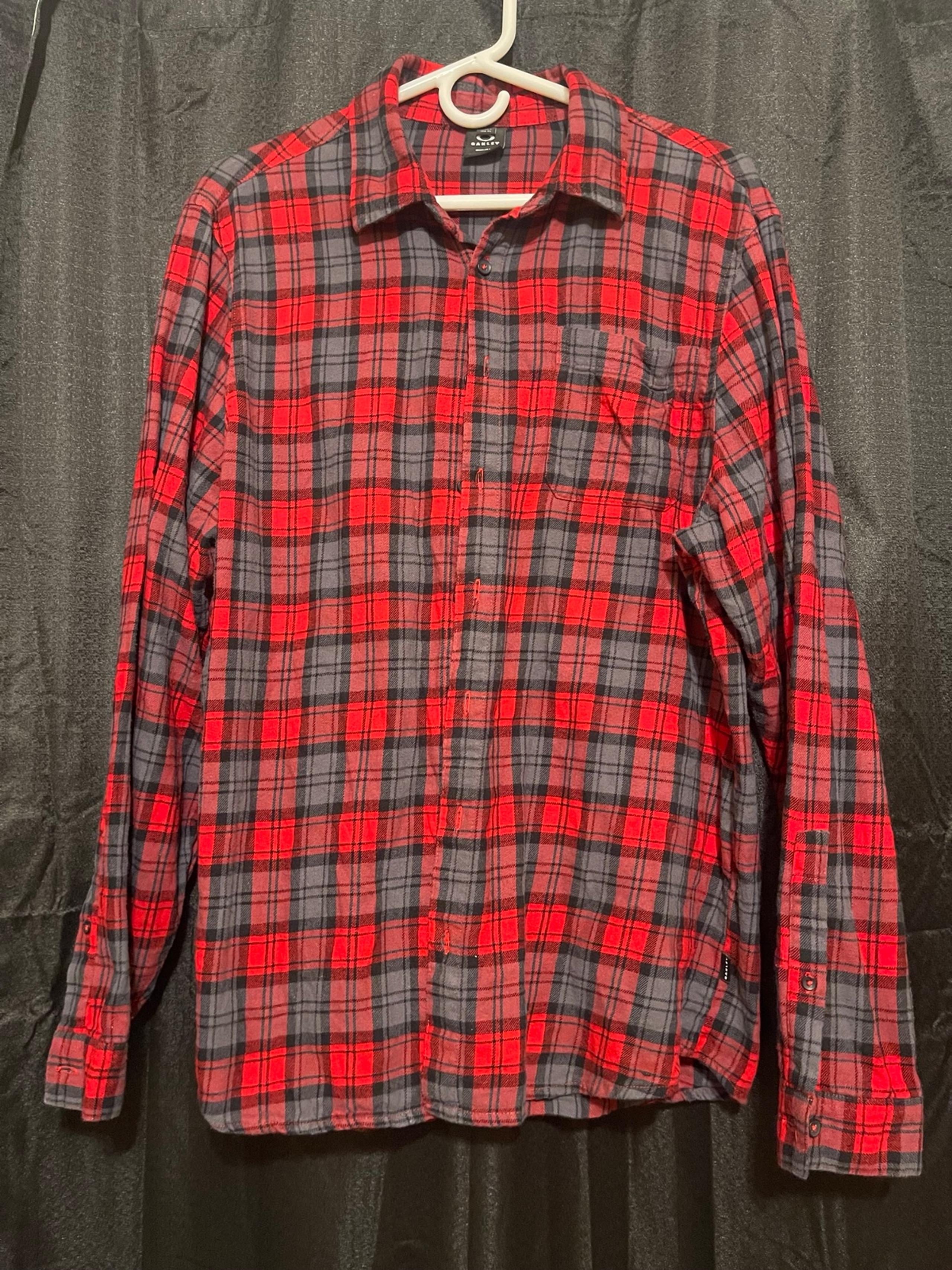 Men’s Oakley Red And Gray Plaid L Button Up Shirt
