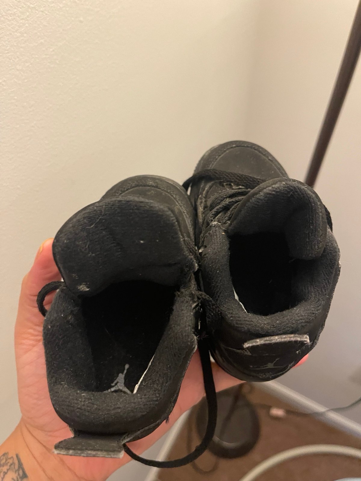 Black cat Jordan 4s (2020) sz 5c no box wore once