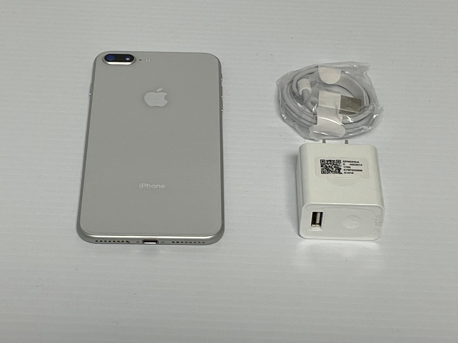 Apple iPhone 8 Plus 64 GB in Silver UNLOCKED