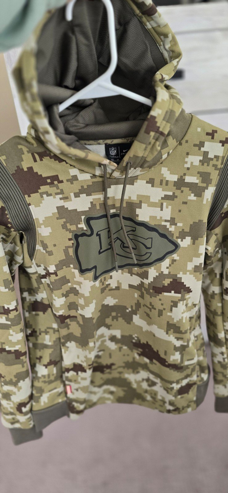 Womens XS Salute to Service KC Cheifs Hoodie