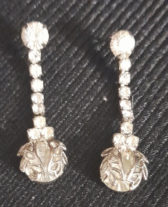 Rare find! Vintage Crystal Drop Earrings