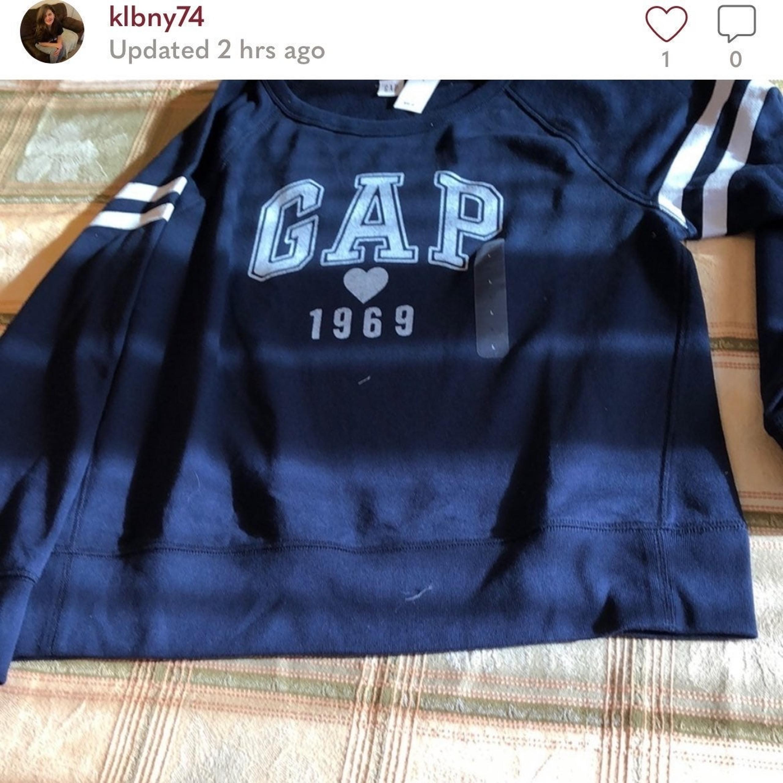 GAP Womens Size M Blue Crewneck With Contrasting Piping On Sleeves NWT