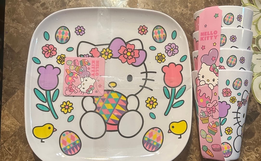 Hello kitty dinnerware set
