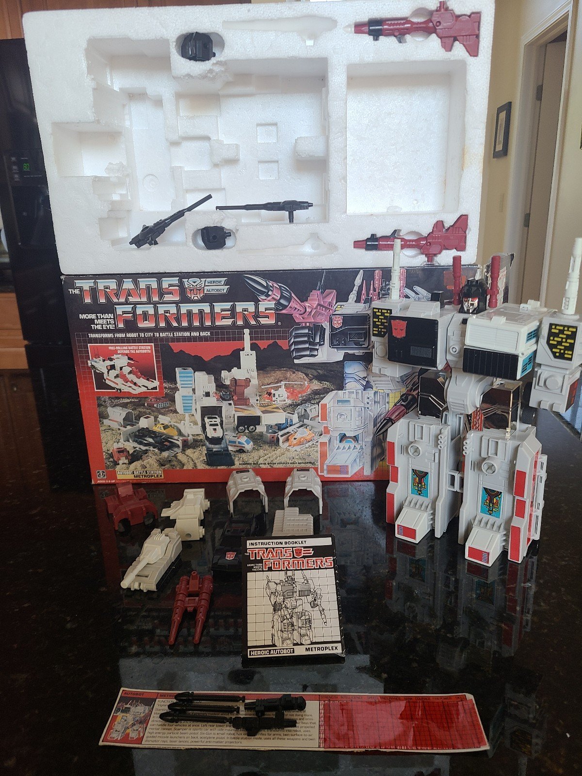 1985 Transformers g1 metroplex 100% complete with box