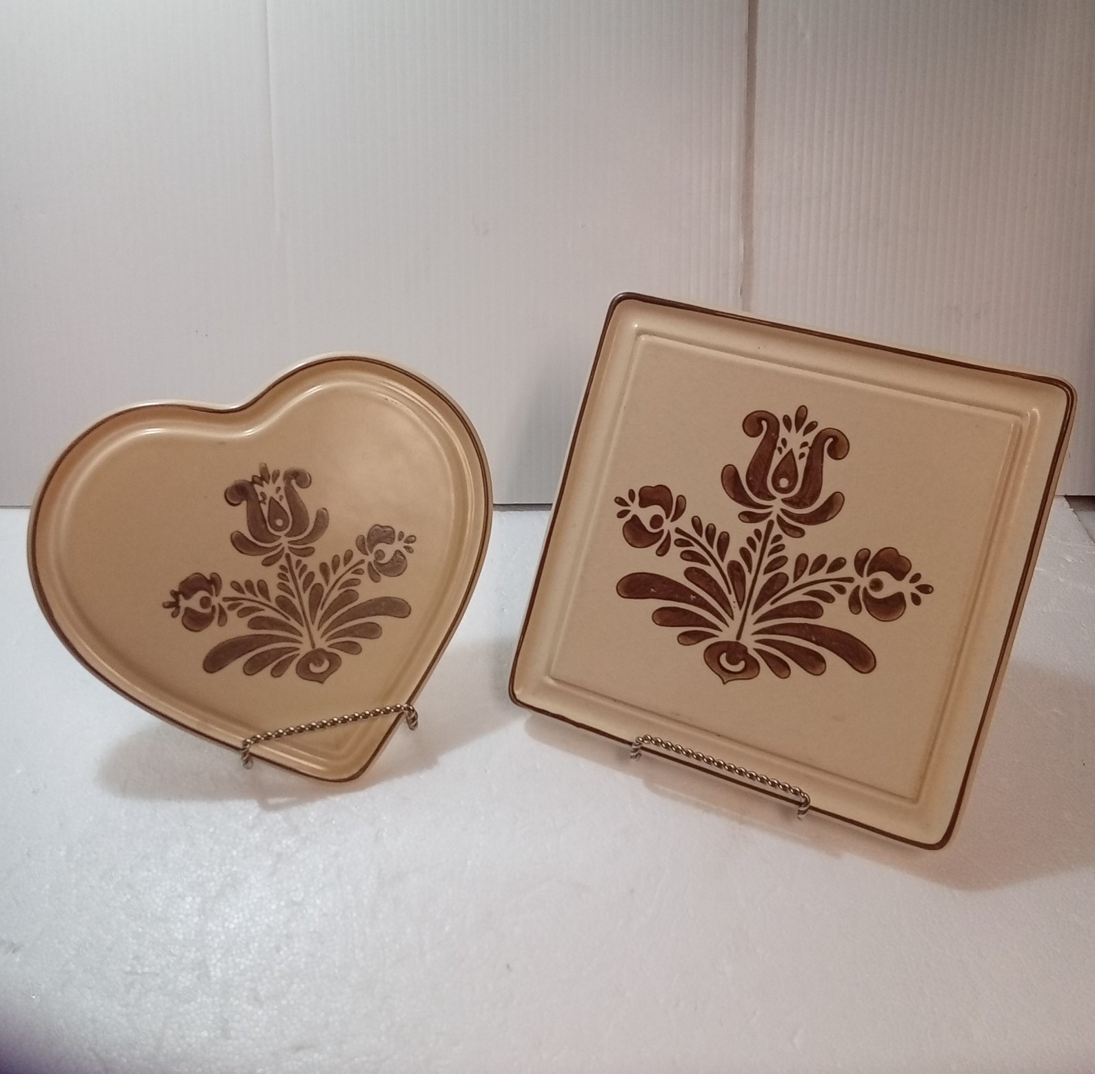 VTG Paltzgraff Village Ceramic Stoneware Pottery Heart and Square Tile Trivets