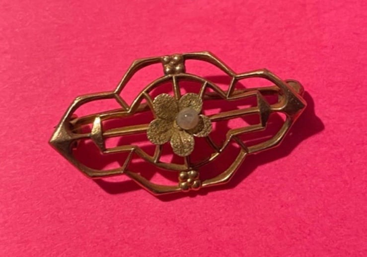 Antique 1860s Edwardian gold Victorian brooch signed C.T.