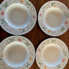 Villeroy and Boch Albertina 13” Dinner Bowls