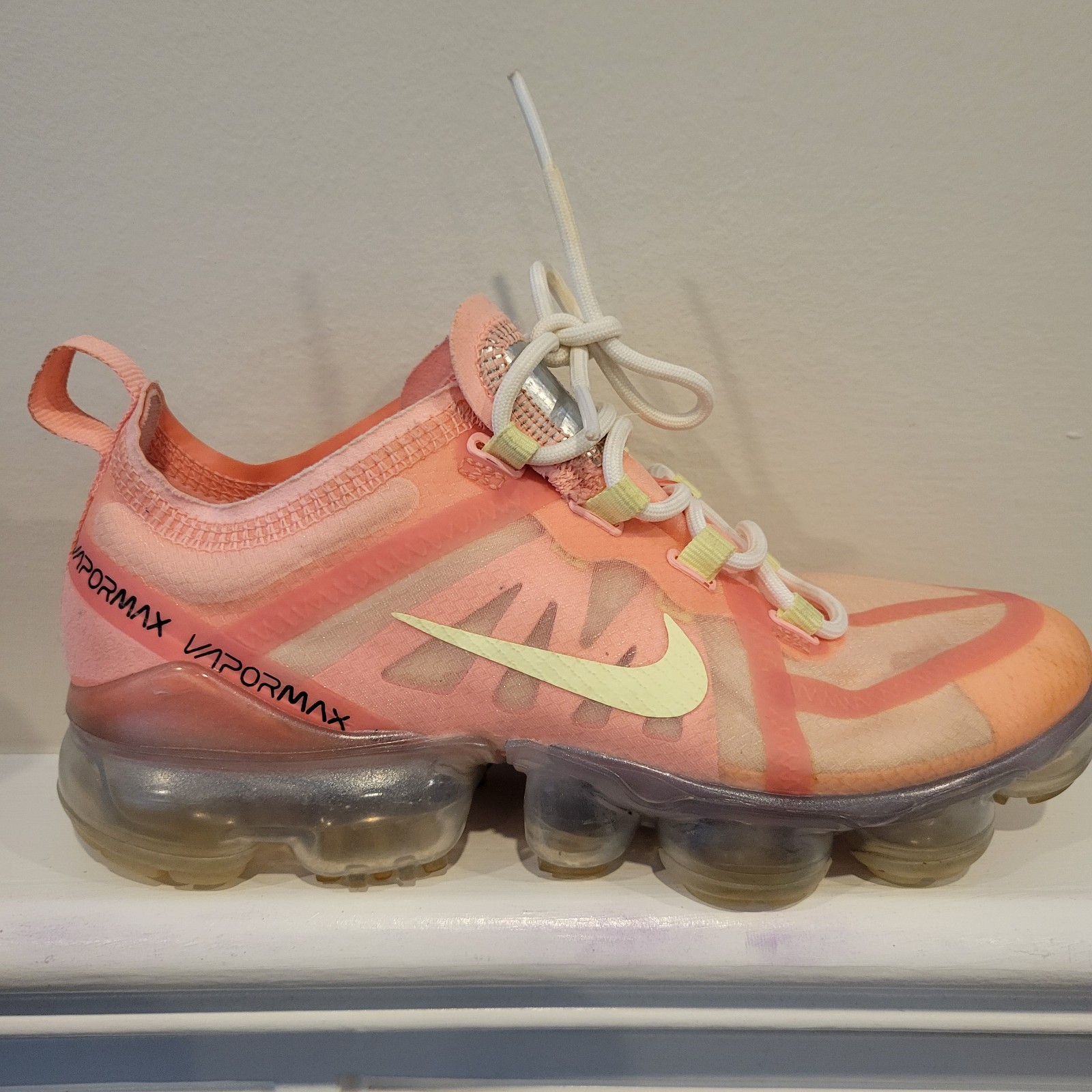 Nike Air Vapormax 2019 pink tint Volt youth Size 5.