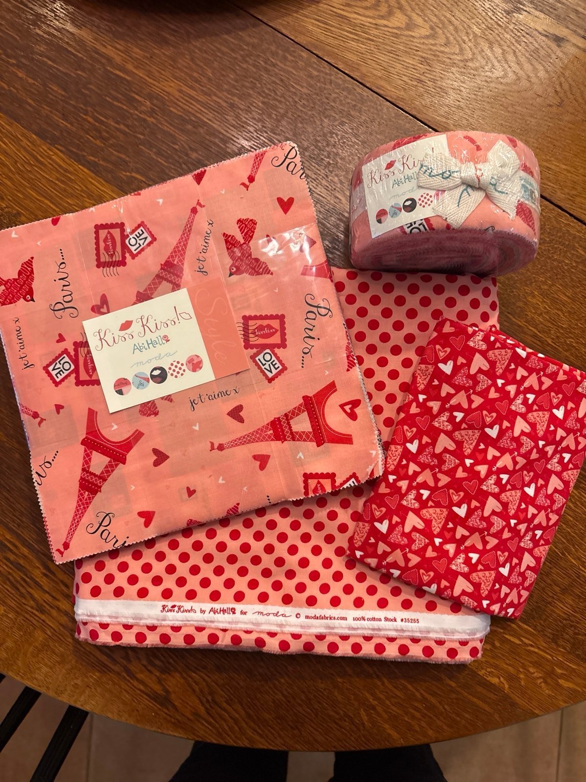 Kiss Kiss! By Abi Hall for Moda Quilt Kit