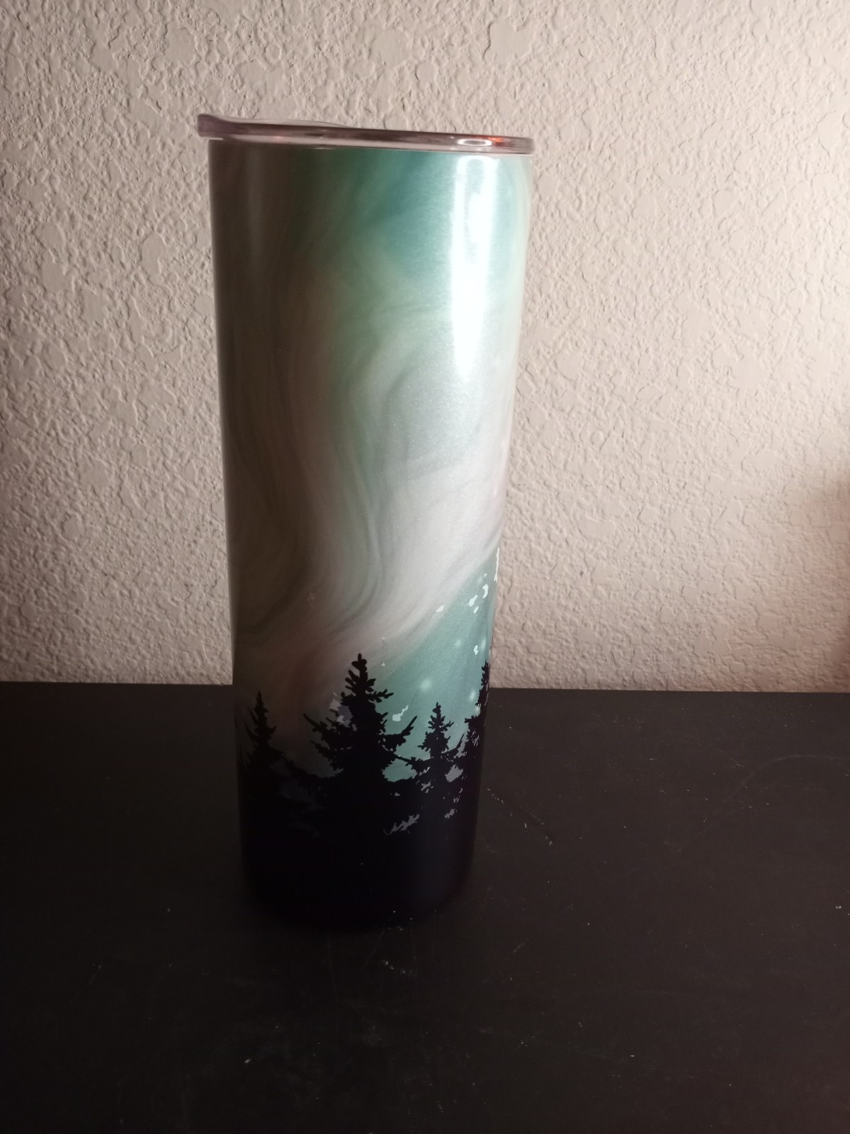 STUNNING NEW Northern Lights Glow in Dark 8 Drink Travel Tumbler.