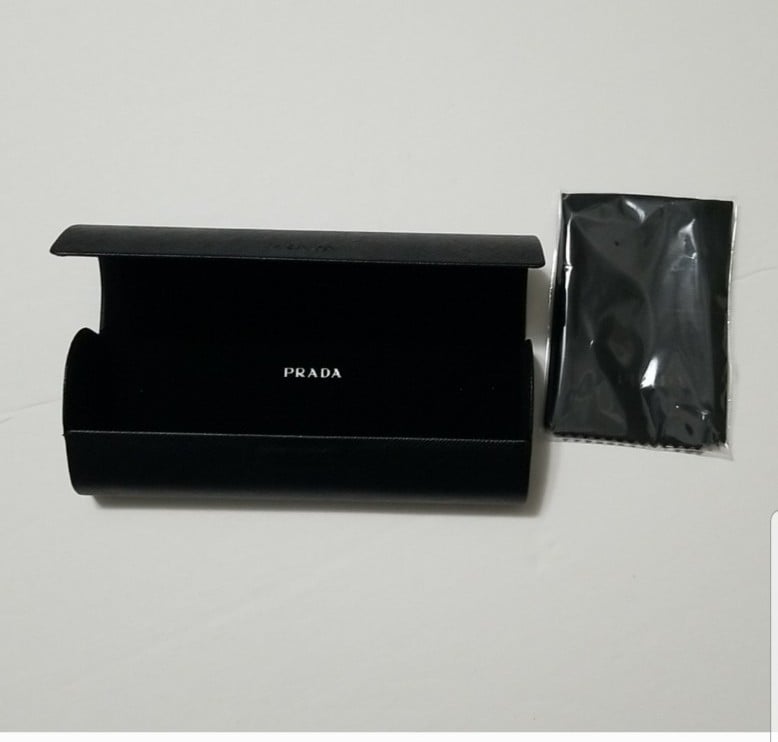 ✔Prada sunglasses case & cleaning cloth NWT