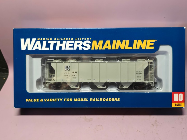 Walthers HO 910-7006 #300740 50' PS-2 2893 3-Bay Covered Hopper ATSF Santa Fe