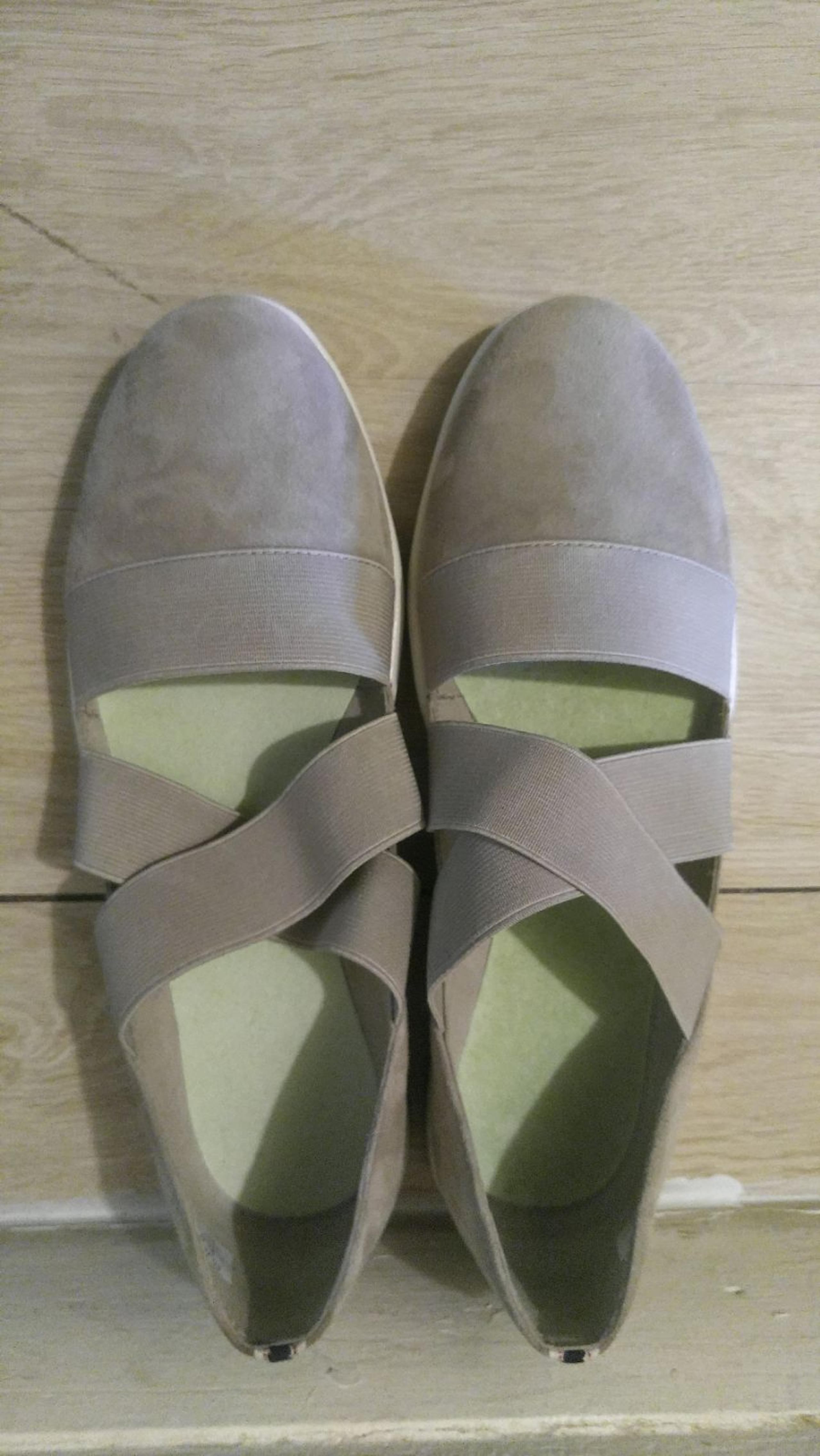 ED Ellen Degeneres Slip On Shoes