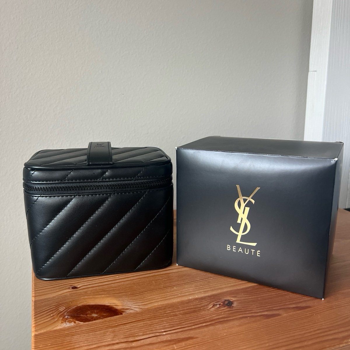 Yves Saint Laurent Beauty Black Prestige Vanity Case