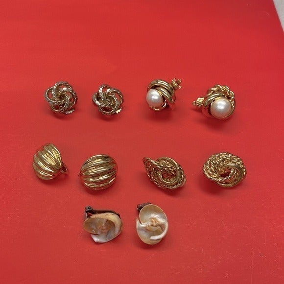 Vintage bundle of 5 pairs of gold toned clip on earrings