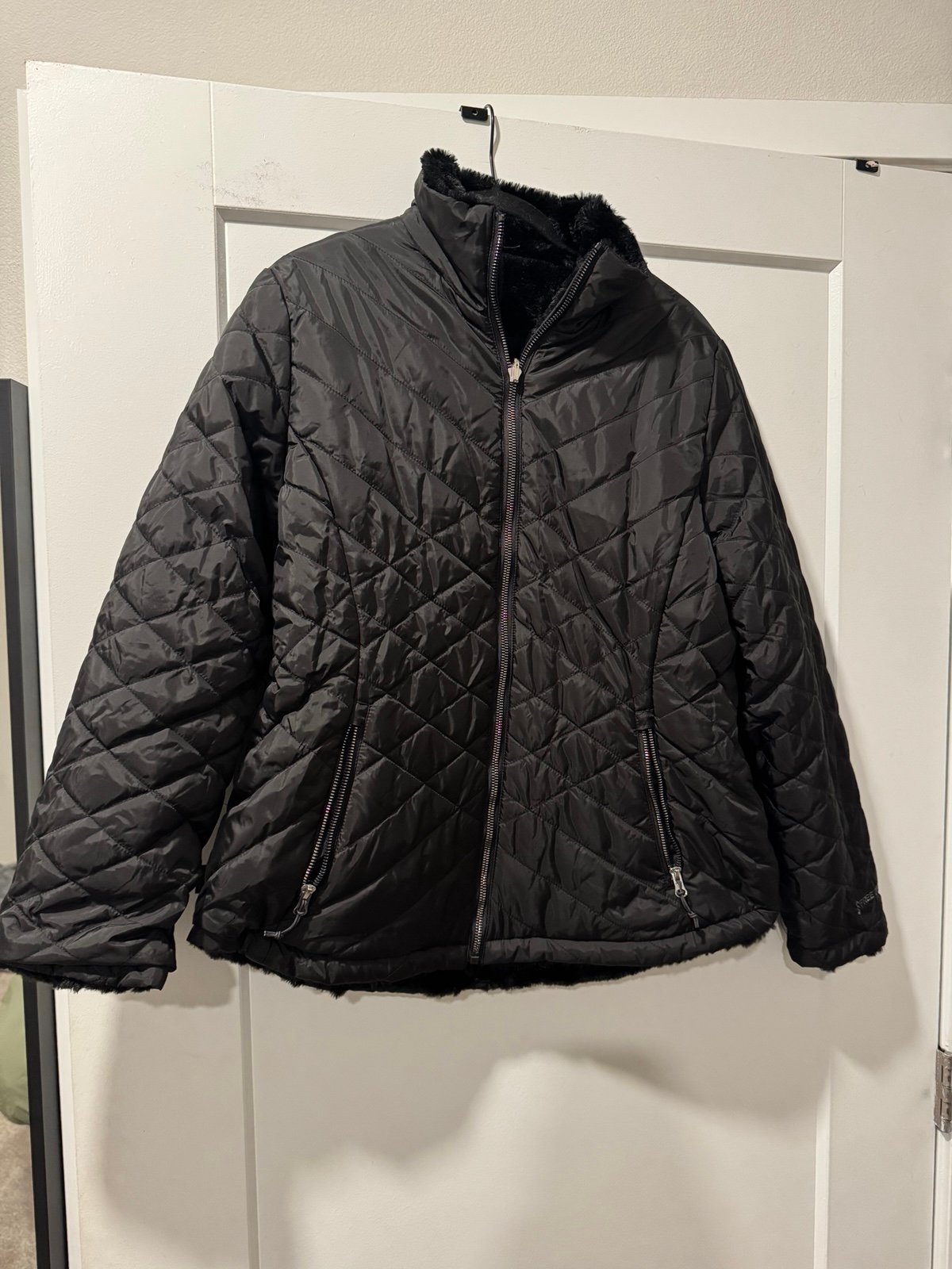 Reversible puffer jacket