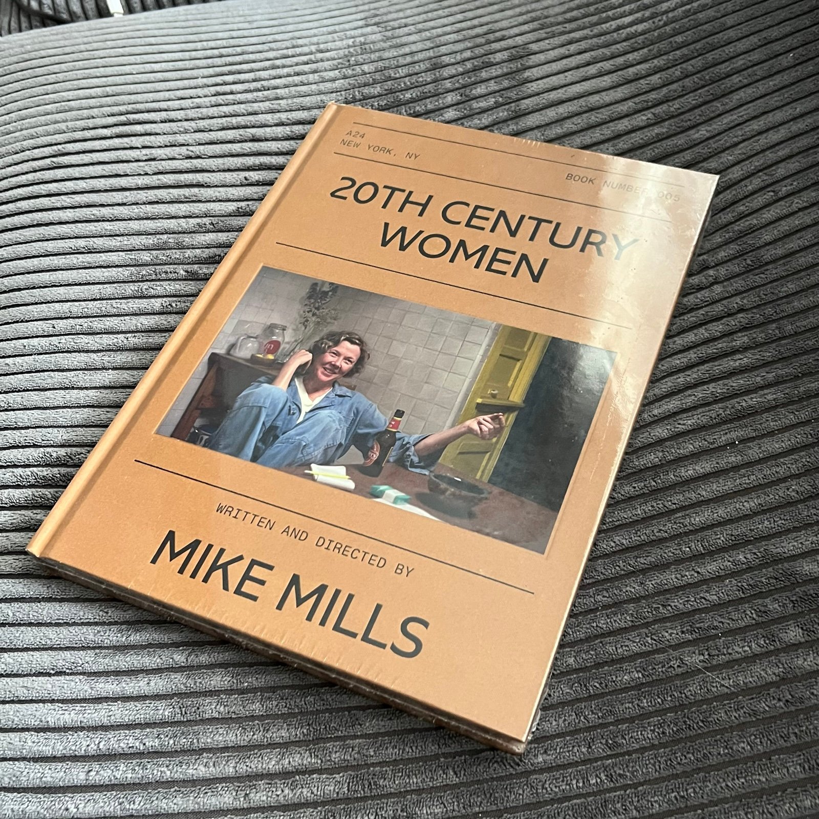 A24】20TH CENTURY WOMEN SCREENPLAY BOOK by Mike Mills