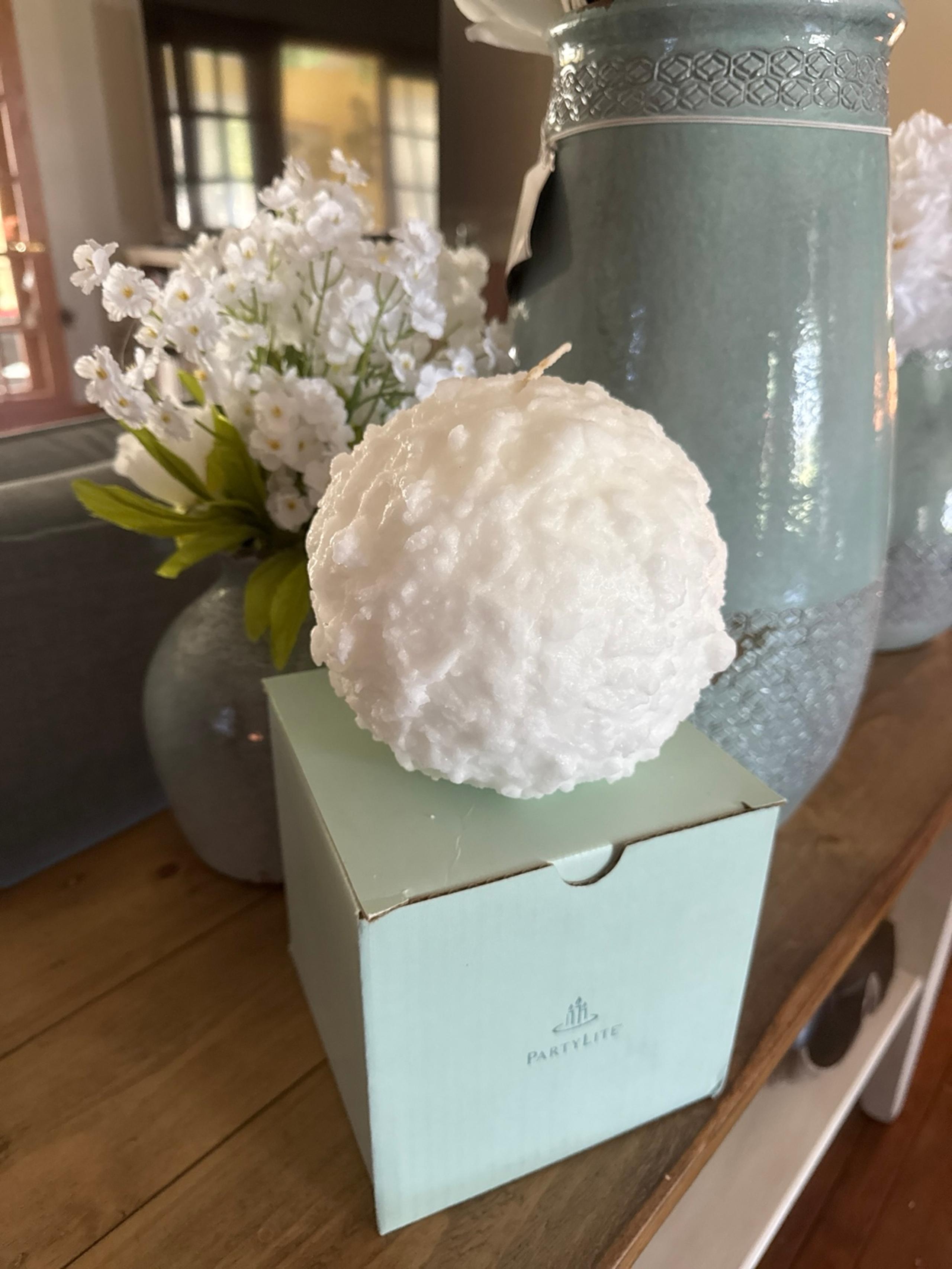 Partylite Snowball candle 6 inch NEW