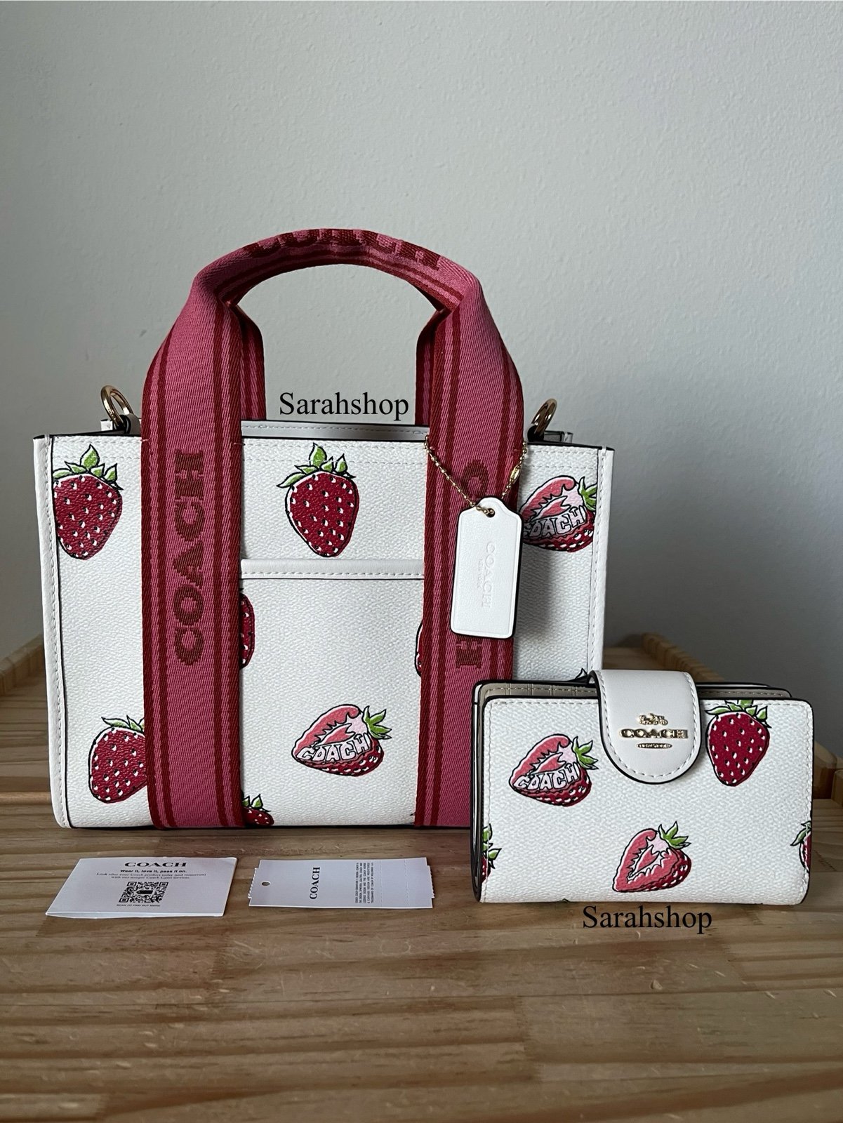 Coach Smith Tote Bag 24 With Strawberry Print Set Coach Smith Tote Bag 24 With Strawberry Print Set