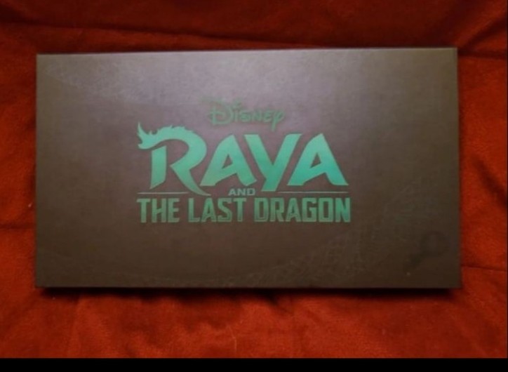 Disney raya pin set