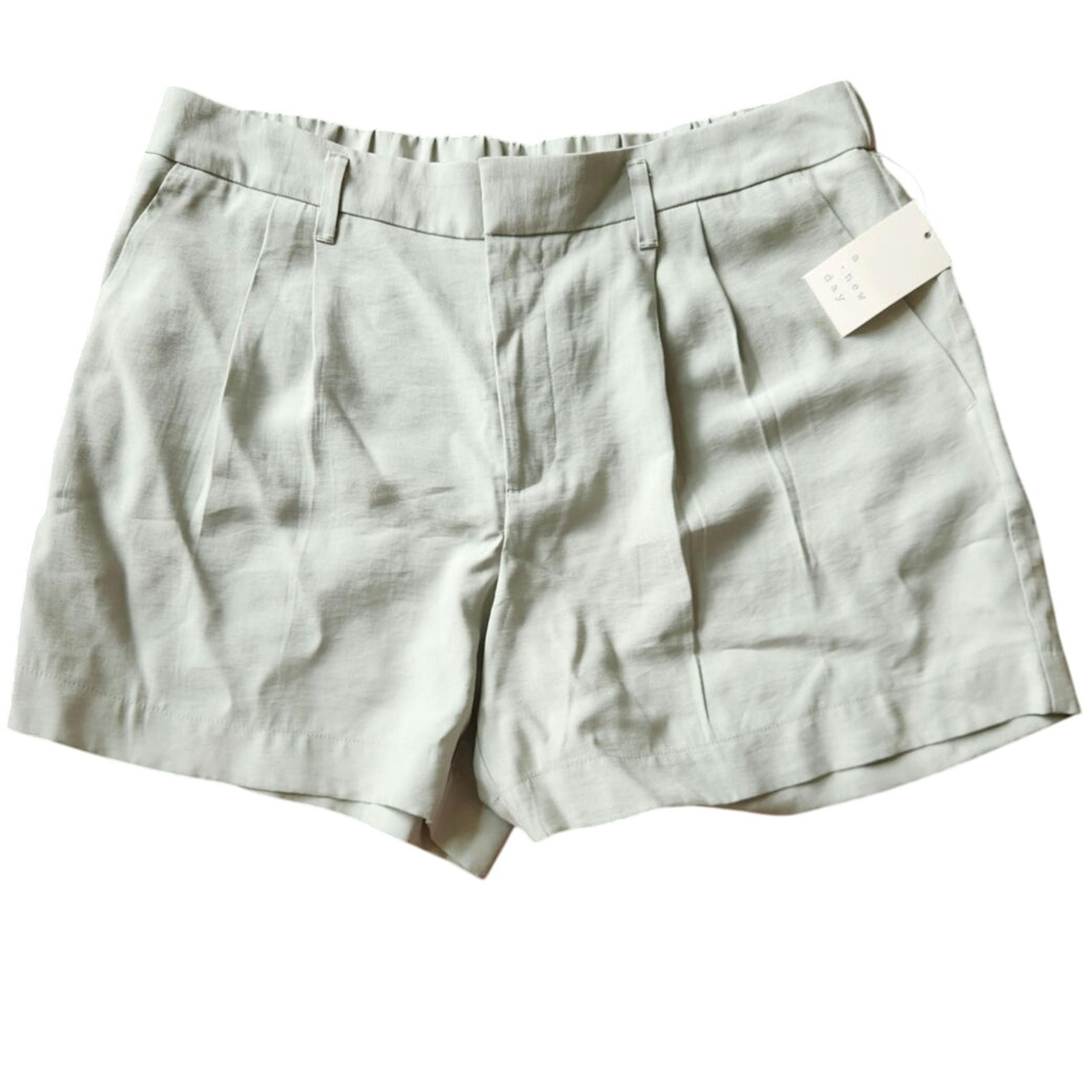A NEW DAY NWT pleated women's shorts size 14 light green