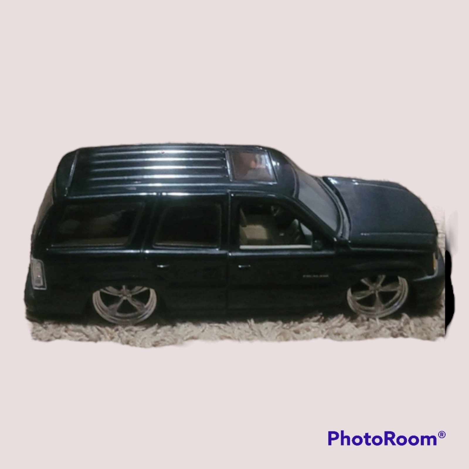 2000 GMC Denali 1:18 die cast truck Dub City