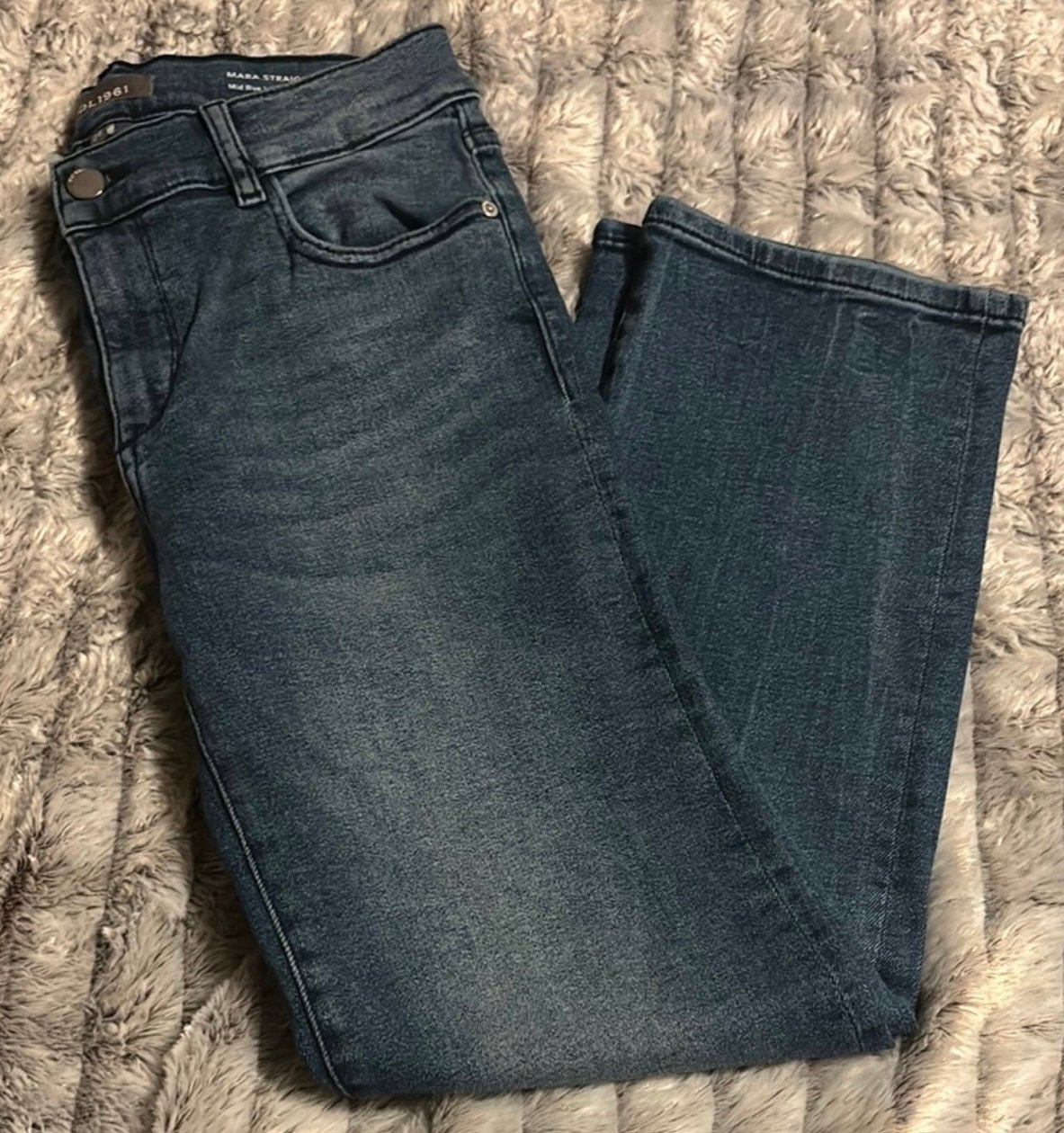 NWT DL1961 Mara Straight Mid Rise Instasculpt Ankle Jeans