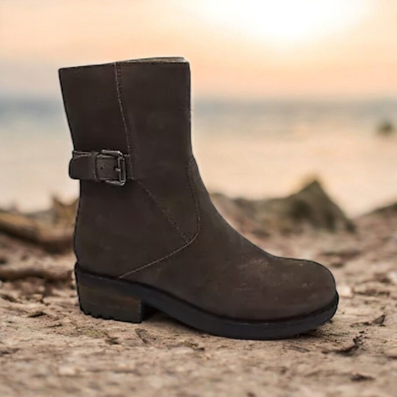 La Canadienne Camilla Womens Buckle Boots Stone Oiled Waterproof Suede Size 6