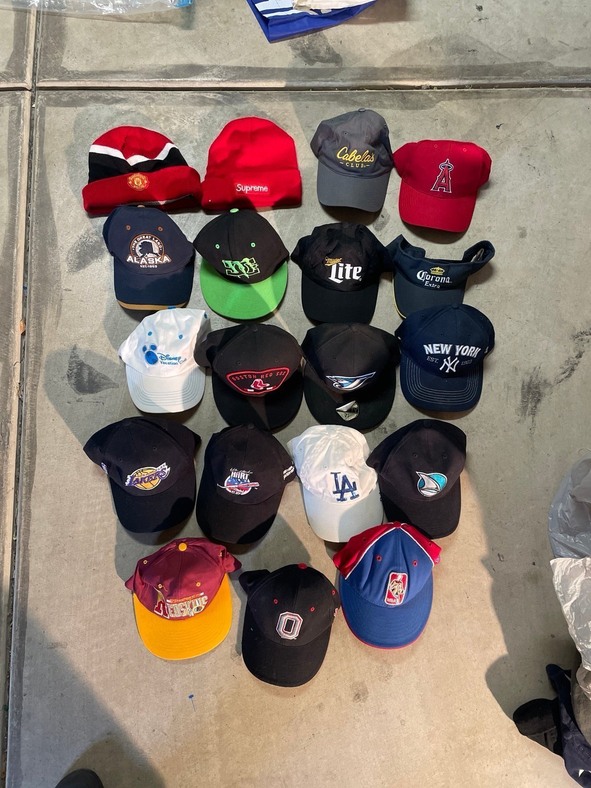 Lot of 19 hats