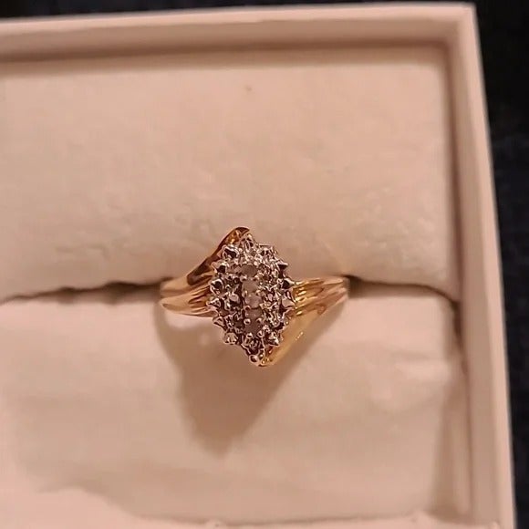 Petti Sweet Diamond Cluster Ring