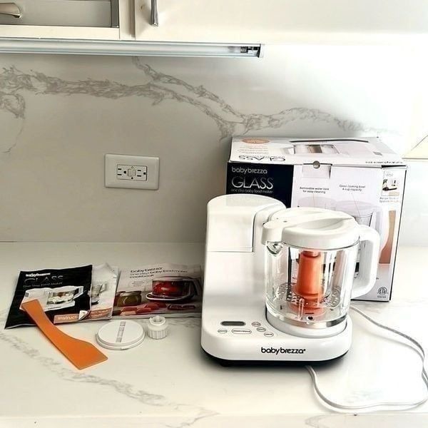 Baby Brezza glass one step baby food maker