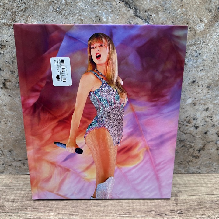 The Eras Tour Book テイラースウィフト 限定 The Official Taylor Swift | The Eras Tour Book: Taylor Swift