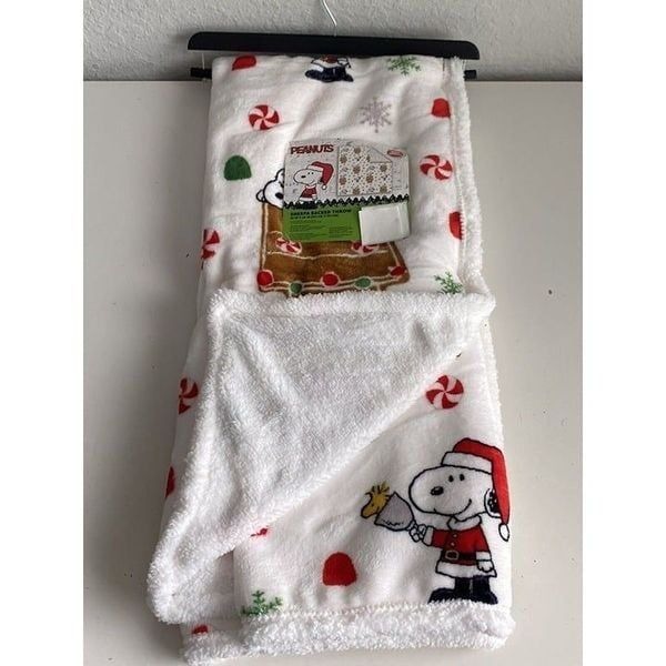 PEANUTS Snoopy Sherpa Backed Throw Blanket Gingerbread House Christmas 50X60”