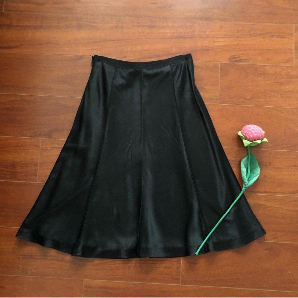 theory black silk skirt size 2