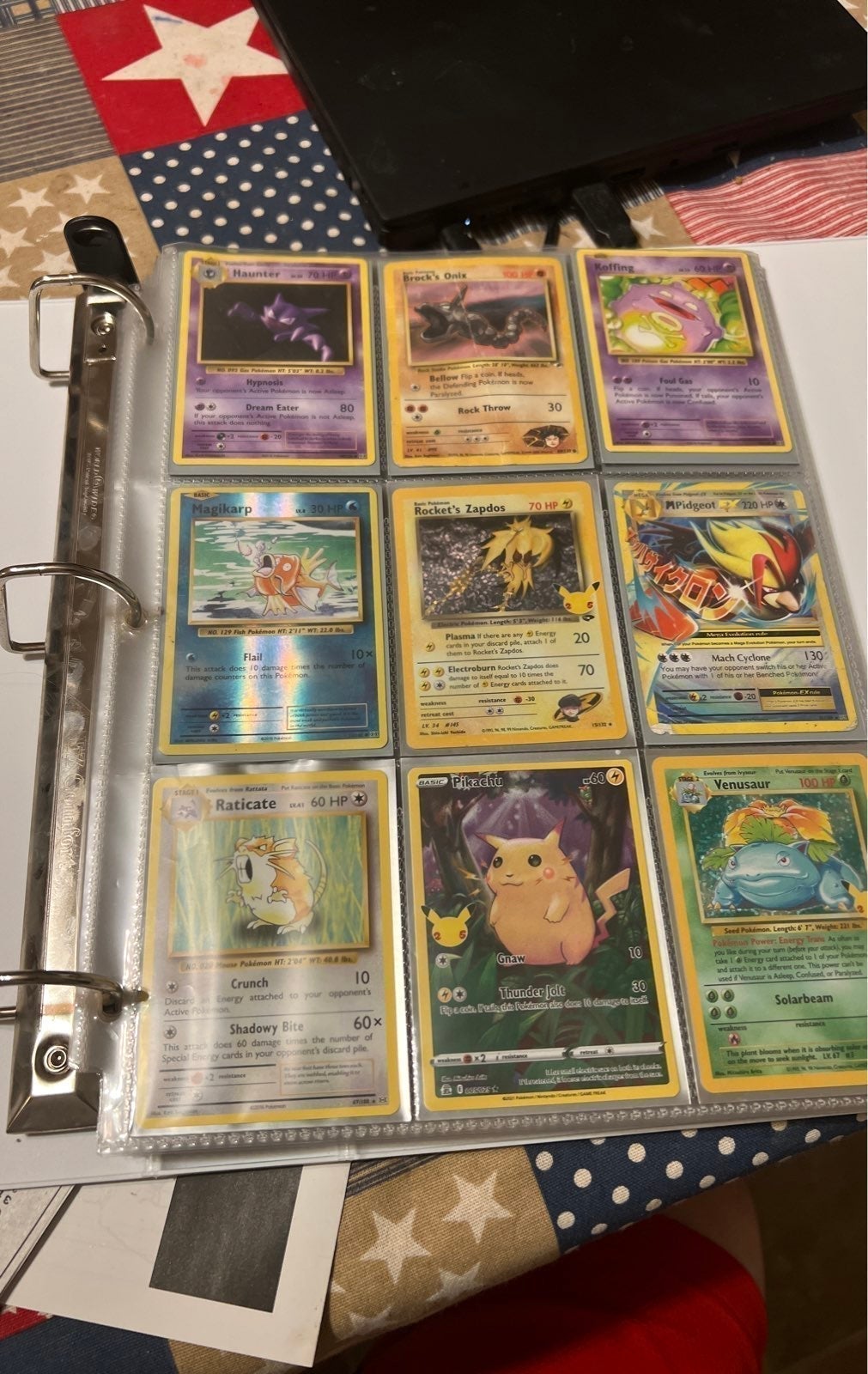 Pokemon binder (READ DISC)