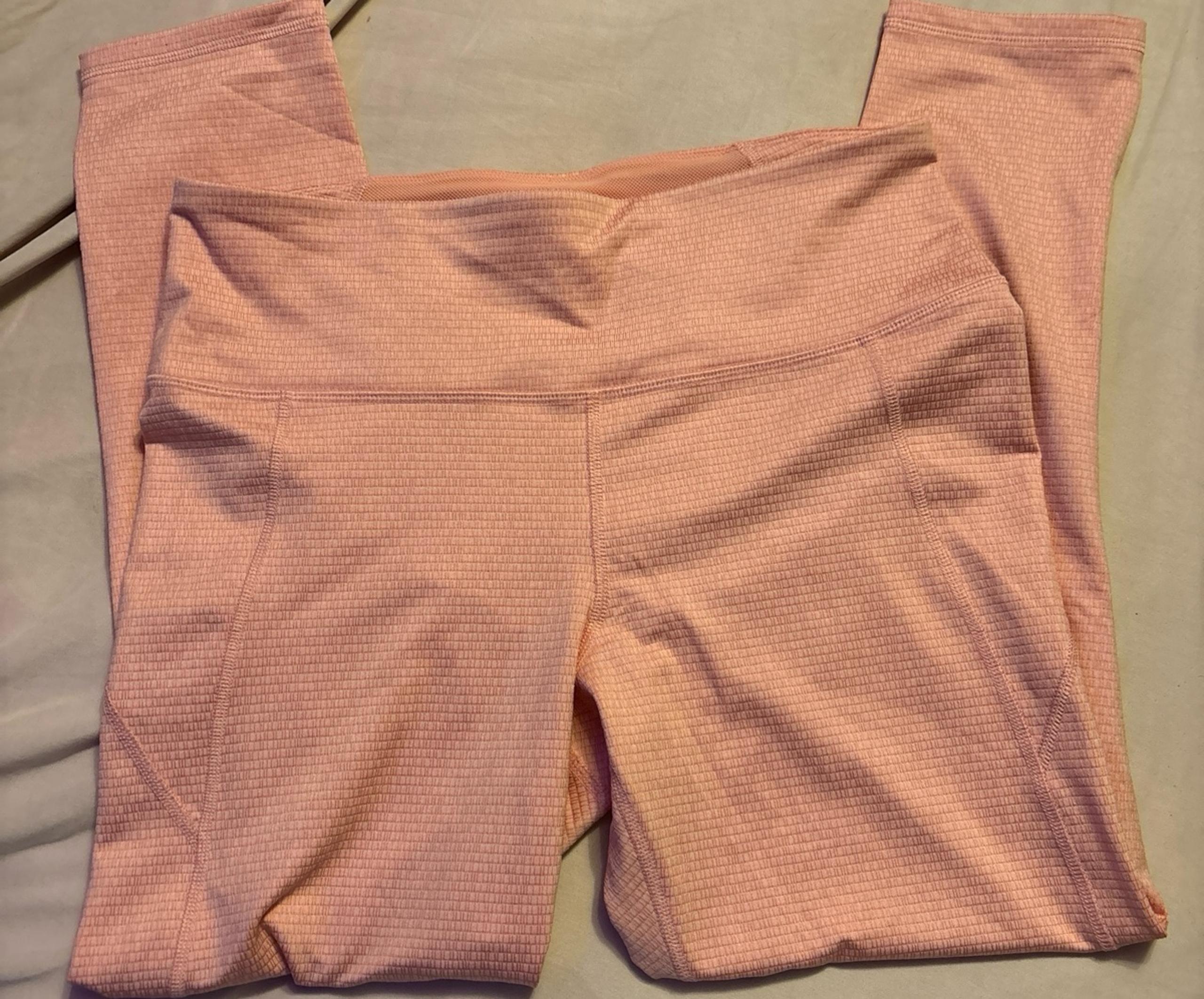 Under Armour Women’s Light Pink Textured Cropped Activewear Leggings, Large