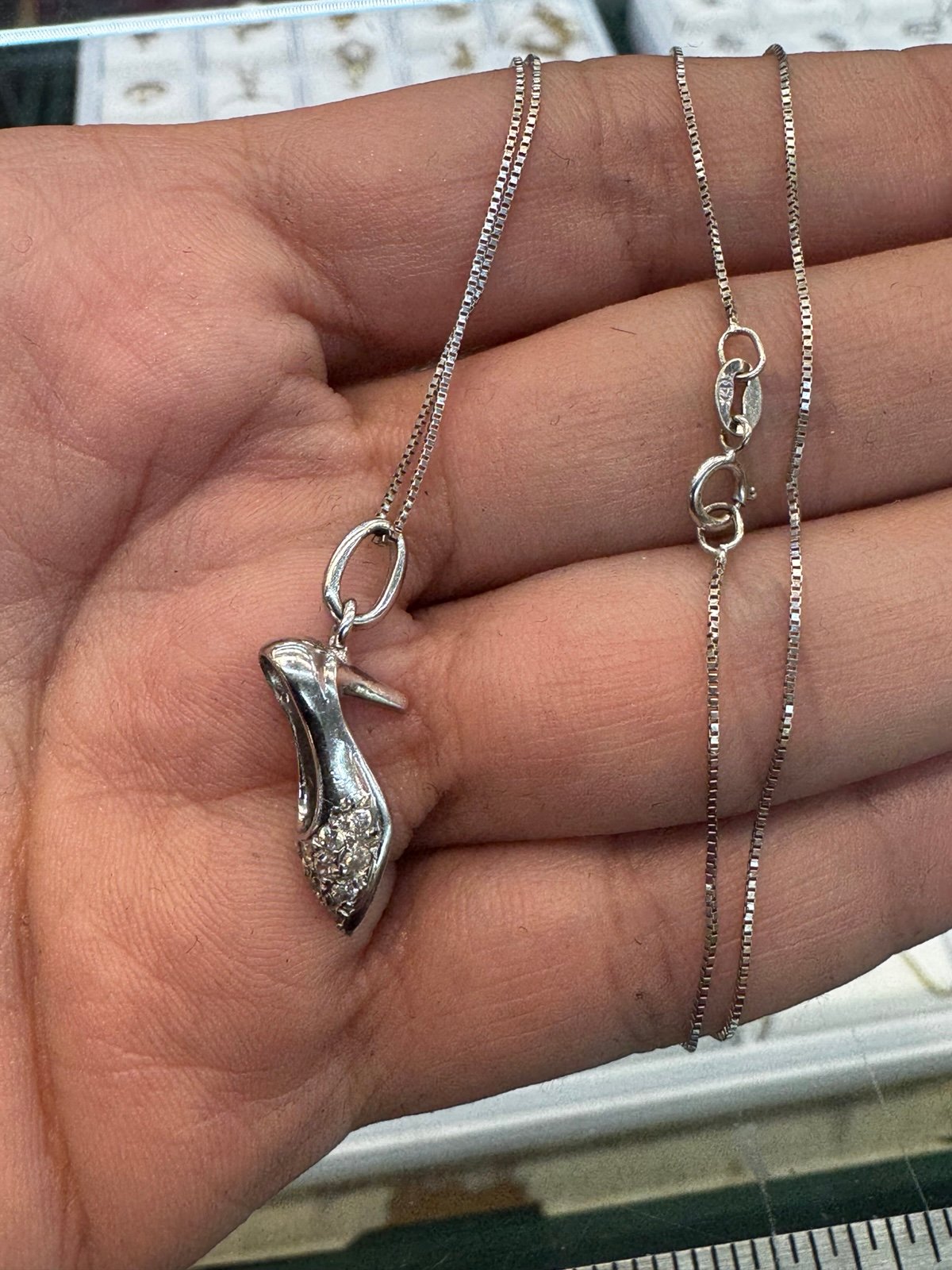 14k white gold diamond high heel princess shoe and 18” chain