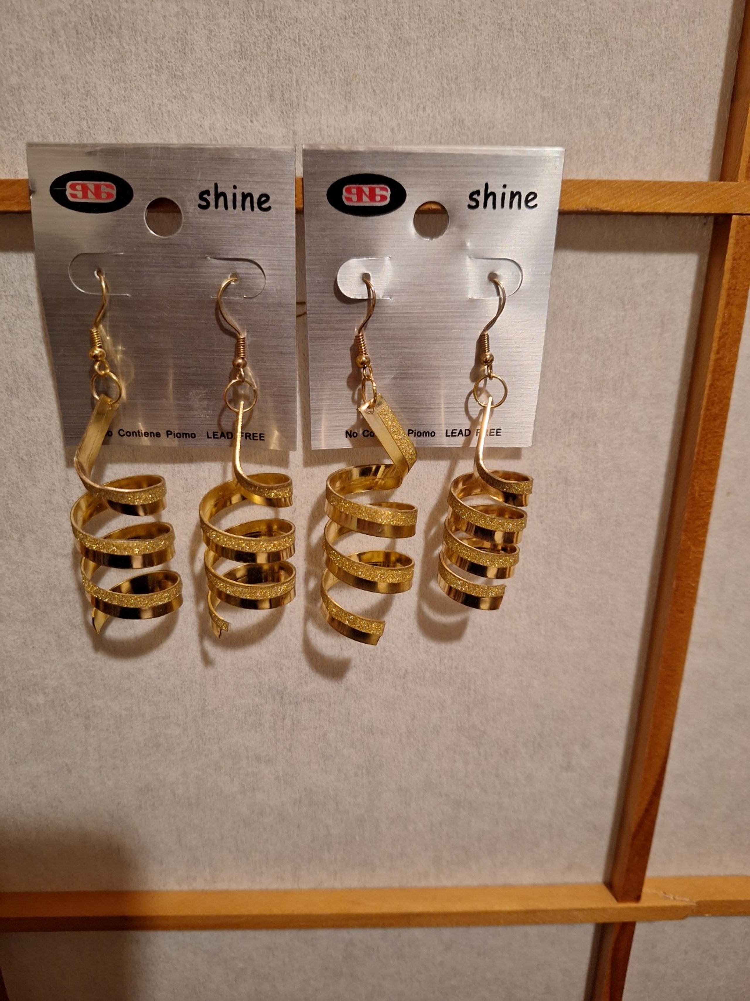 Dangling earing