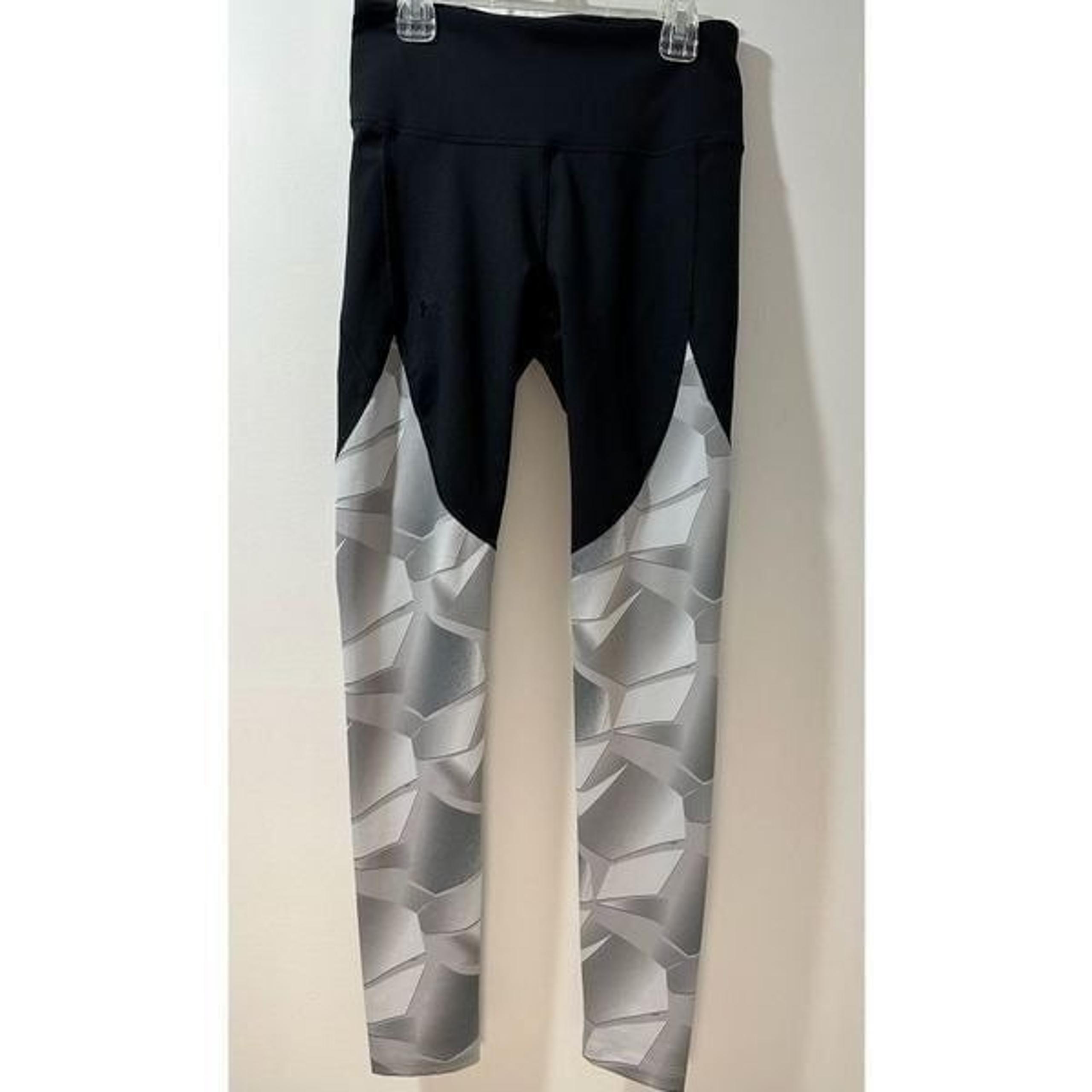 Under Armour women’s black & white leggings size small petite. #5-0552